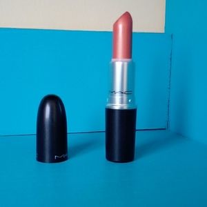 💸 4/$25 Mac Frost Lipstick CB 96